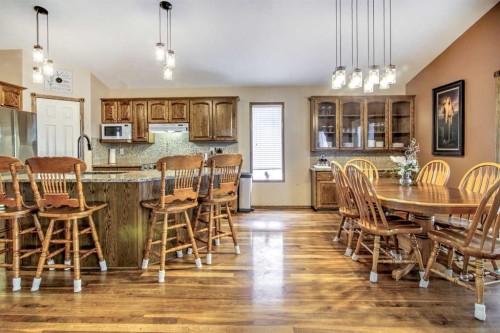 27 Kodiak Boulevard North, Lethbridge, AB - Indoor Photo Showing Dining Room