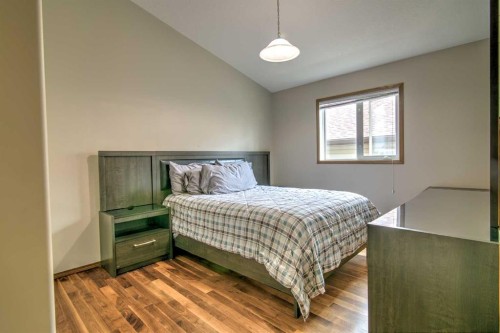 27 Kodiak Boulevard North, Lethbridge, AB - Indoor Photo Showing Bedroom