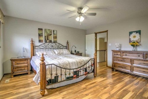 27 Kodiak Boulevard North, Lethbridge, AB - Indoor Photo Showing Bedroom