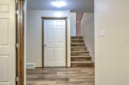 27 Kodiak Boulevard North, Lethbridge, AB - Indoor Photo Showing Other Room