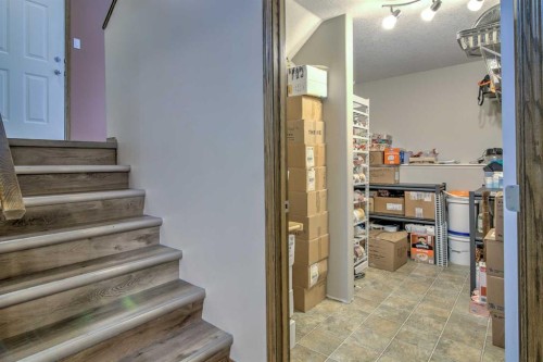 27 Kodiak Boulevard North, Lethbridge, AB - Indoor Photo Showing Other Room