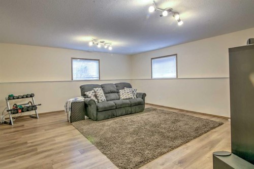 27 Kodiak Boulevard North, Lethbridge, AB - Indoor