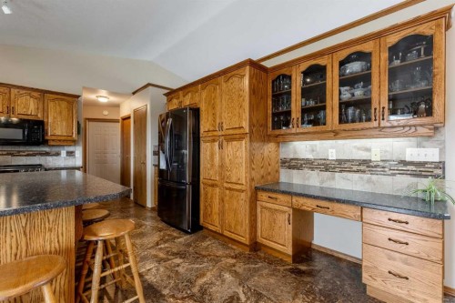 194043 Twp 120, Rural Lethbridge County, AB - Indoor Photo Showing Kitchen