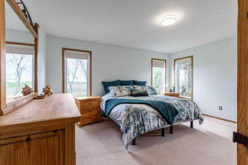 194043 Twp 120, Rural Lethbridge County, AB - Indoor Photo Showing Bedroom
