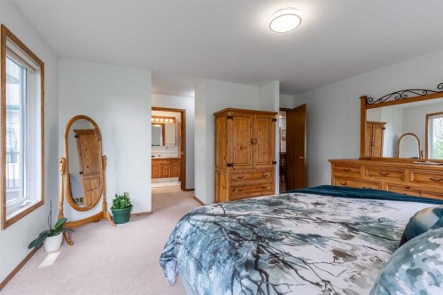 194043 Twp 120, Rural Lethbridge County, AB - Indoor Photo Showing Bedroom