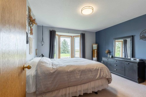 194043 Twp 120, Rural Lethbridge County, AB - Indoor Photo Showing Bedroom