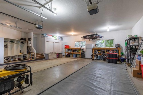194043 Twp 120, Rural Lethbridge County, AB - Indoor Photo Showing Garage