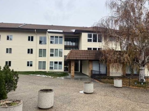 208-65 Temple Boulevard West, Lethbridge, AB 