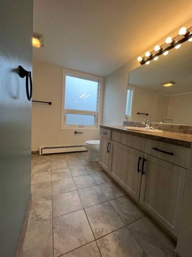208-65 Temple Boulevard West, Lethbridge, AB 