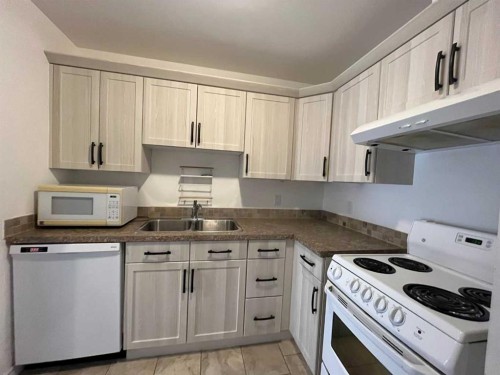 208-65 Temple Boulevard West, Lethbridge, AB 