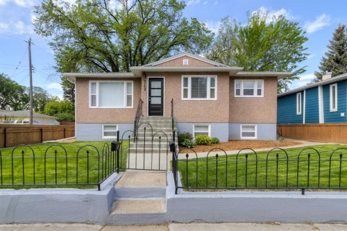742 5 Street SOUTH Lethbridge, AB T1J 2C4