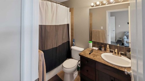 751 Silkstone Close West, Lethbridge, AB - Indoor Photo Showing Bathroom