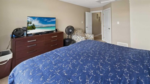 751 Silkstone Close West, Lethbridge, AB - Indoor Photo Showing Bedroom