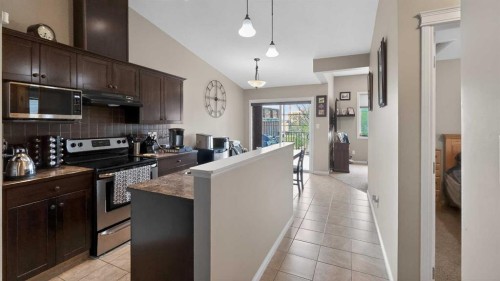 751 Silkstone Close West, Lethbridge, AB - Indoor Photo Showing Kitchen