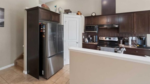 751 Silkstone Close West, Lethbridge, AB - Indoor Photo Showing Kitchen With Stainless Steel Kitchen
