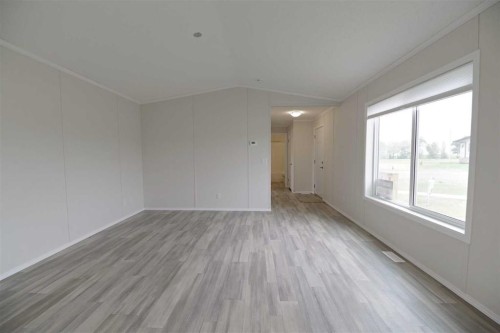 625 3 Avenue, Hays, AB - Indoor Photo Showing Other Room