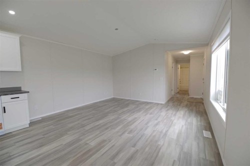 625 3 Avenue, Hays, AB - Indoor Photo Showing Other Room