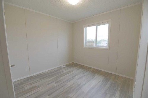 625 3 Avenue, Hays, AB - Indoor Photo Showing Other Room