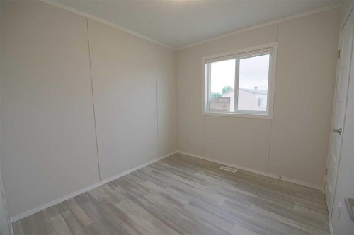 625 3 Avenue, Hays, AB - Indoor Photo Showing Other Room