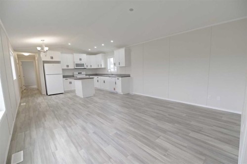625 3 Avenue, Hays, AB - Indoor Photo Showing Kitchen