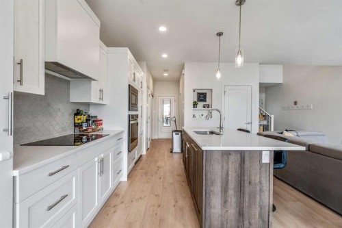 95 Blackwolf Pass North, Lethbridge, AB - Indoor Photo Showing Kitchen With Upgraded Kitchen