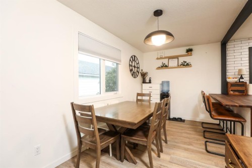 40 S 100 East, Raymond, AB - Indoor Photo Showing Dining Room