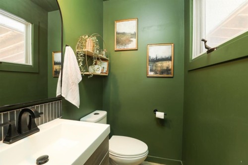 40 S 100 East, Raymond, AB - Indoor Photo Showing Bathroom