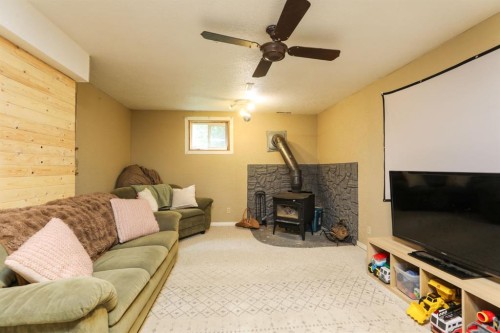 40 S 100 East, Raymond, AB - Indoor Photo Showing Other Room With Fireplace