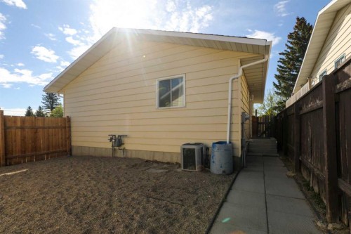 101 Temple Boulevard West, Lethbridge, AB - Outdoor With Exterior