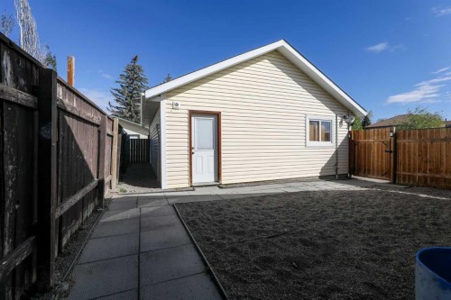 101 Temple Boulevard West, Lethbridge, AB - Outdoor With Exterior