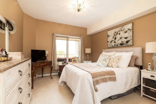 416-2020 32 Street South, Lethbridge, AB - Indoor Photo Showing Bedroom