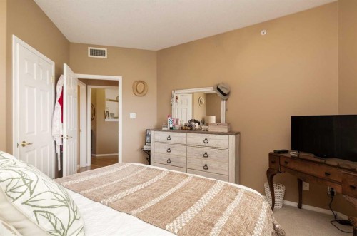 416-2020 32 Street South, Lethbridge, AB - Indoor Photo Showing Bedroom