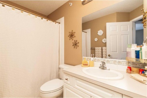 416-2020 32 Street South, Lethbridge, AB - Indoor Photo Showing Bathroom