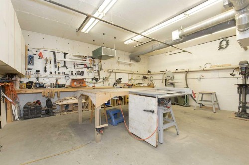 416-2020 32 Street South, Lethbridge, AB - Indoor