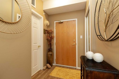 416-2020 32 Street South, Lethbridge, AB - Indoor Photo Showing Other Room
