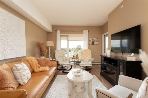 416-2020 32 Street South, Lethbridge, AB - Indoor Photo Showing Living Room