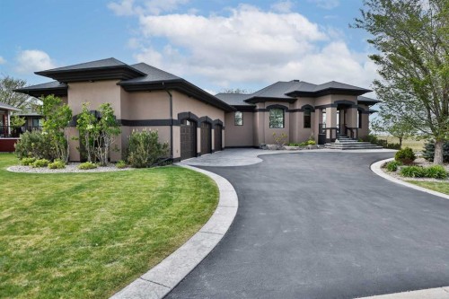 312 Sandstone Point South, Lethbridge, AB - Outdoor With Facade