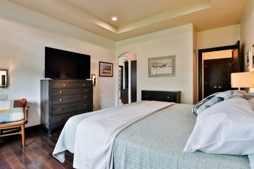 312 Sandstone Point South, Lethbridge, AB - Indoor Photo Showing Bedroom