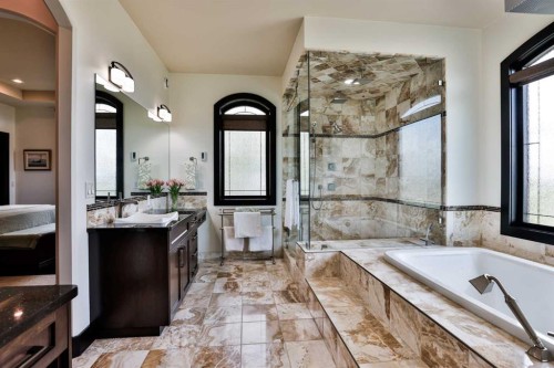 312 Sandstone Point South, Lethbridge, AB - Indoor Photo Showing Bathroom