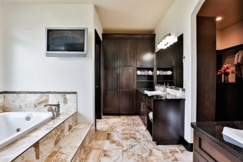 312 Sandstone Point South, Lethbridge, AB - Indoor Photo Showing Bathroom