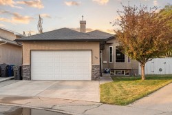 15 Mt Rundle Place WESTLethbridge, AB T1K 7B5
