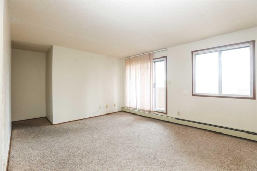 220-85 Foxbend Crescent North, Lethbridge, AB - Indoor Photo Showing Other Room
