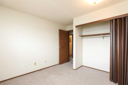 220-85 Foxbend Crescent North, Lethbridge, AB - Indoor Photo Showing Other Room