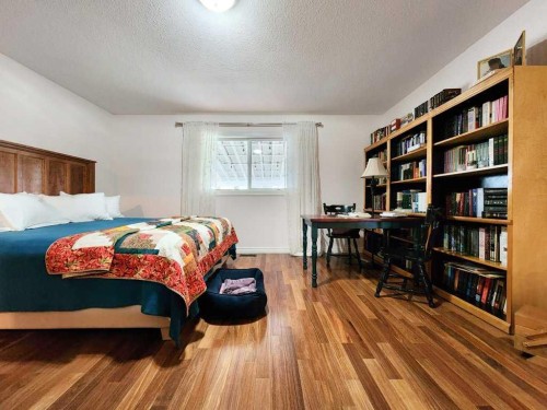 16 Mountview Place, Granum, AB - Indoor Photo Showing Bedroom