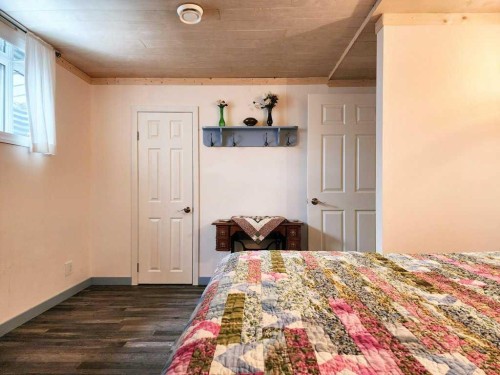 16 Mountview Place, Granum, AB - Indoor Photo Showing Bedroom
