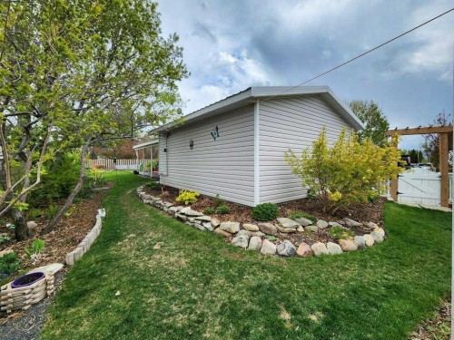 16 Mountview Place, Granum, AB - Outdoor