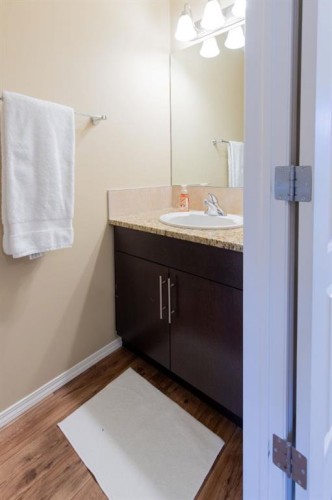 69-51 Keystone Terrace West, Lethbridge, AB - Indoor Photo Showing Bathroom