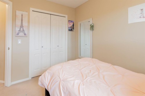 69-51 Keystone Terrace West, Lethbridge, AB - Indoor Photo Showing Bedroom