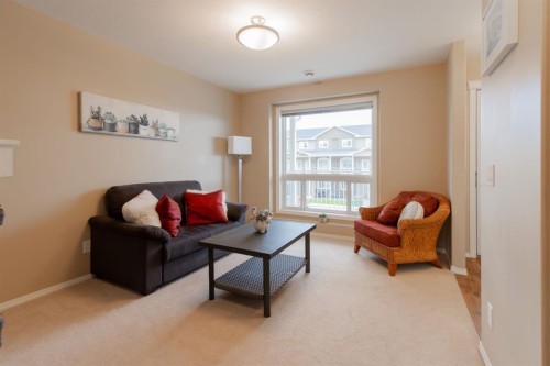 69-51 Keystone Terrace West, Lethbridge, AB - Indoor Photo Showing Living Room