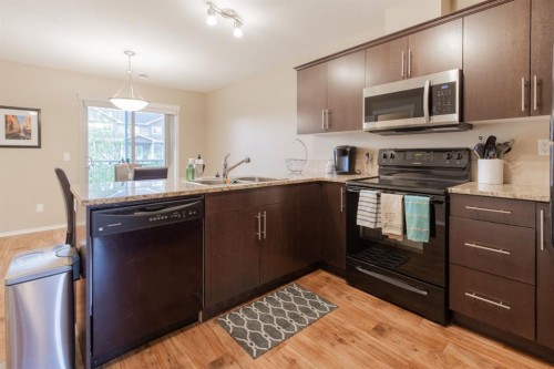 69-51 Keystone Terrace West, Lethbridge, AB - Indoor Photo Showing Kitchen With Double Sink